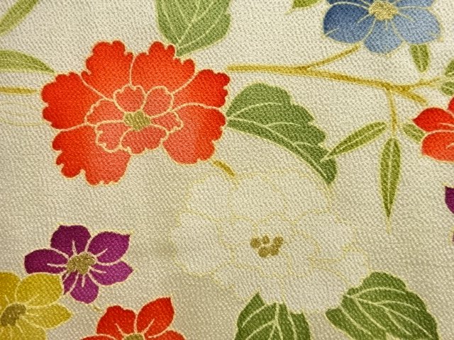  未使用品　仕立て上がり　縮緬地花模様小紋着物